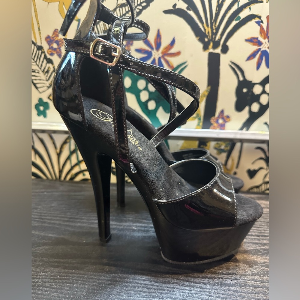 Pleaser Kiss-254 - Black Patent/Black by Sexy Heels and Platforms - Picture 2 of 8